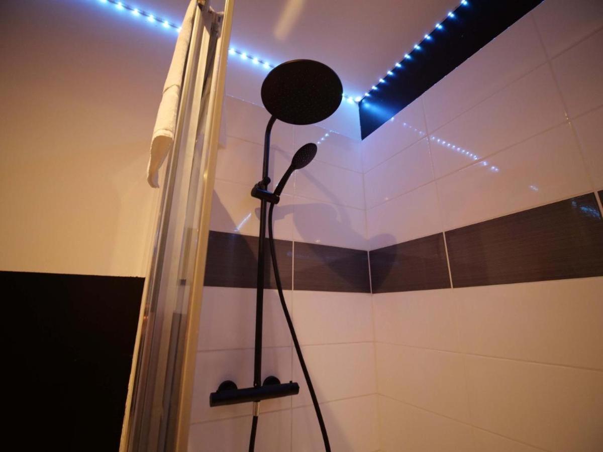 Romantica Balneo - Olympe & Lille, Croix, Roubaix Apartment *